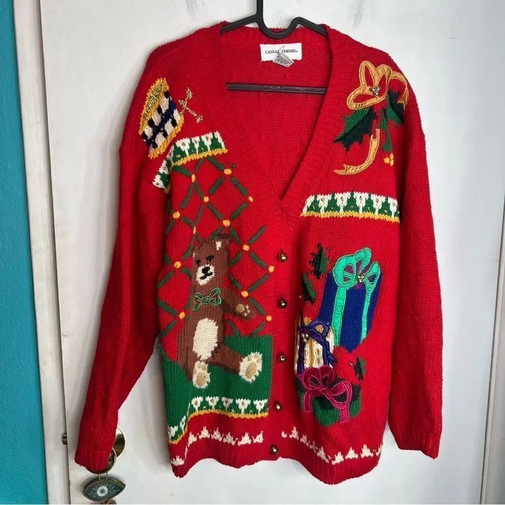 Casual corner knit vintage teddy bear Christmas theme ugly sweater
